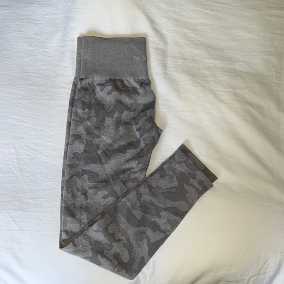 NVGTN Pants - NVGTN Camo Grey Leggings, size small